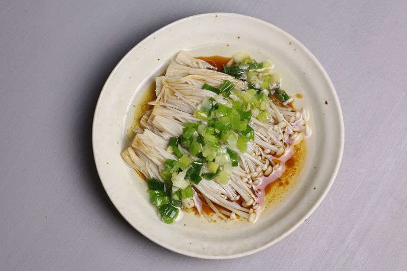 就愛港仔這一味！【油蔥金針菇】