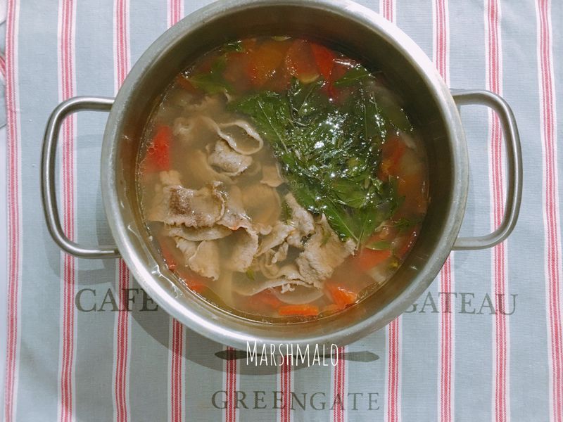 宅美味:超簡易X越式酸辣牛肉湯