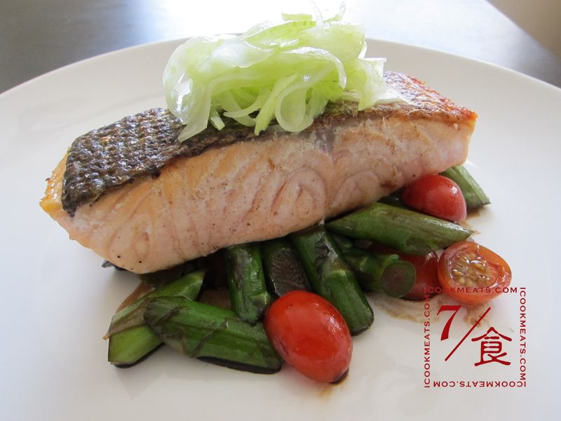 【7/食】30分鐘情人節晚餐 – 煎鮭魚與蔬菜