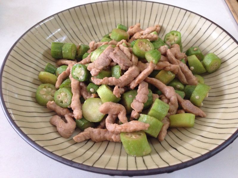 秋葵炒肉絲
