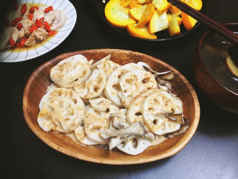 涼拌胡麻藕片