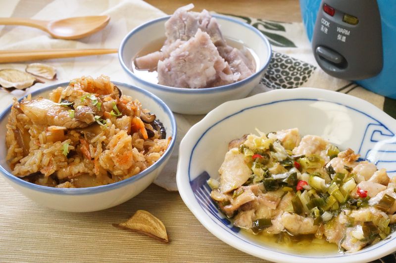 一鍋上桌:櫻花蝦油飯+蔥油雞+蜜芋頭