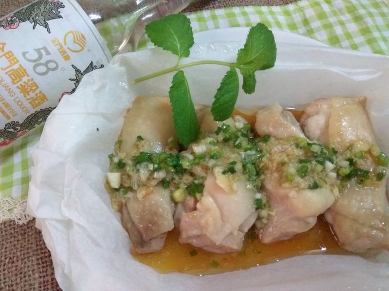 微波料理酒香紙包油葱雞─58度金門高粱酒