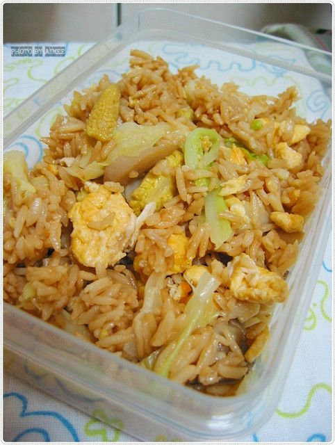 蛋炒飯便當・高麗菜炒杏鮑菇佐玉米筍