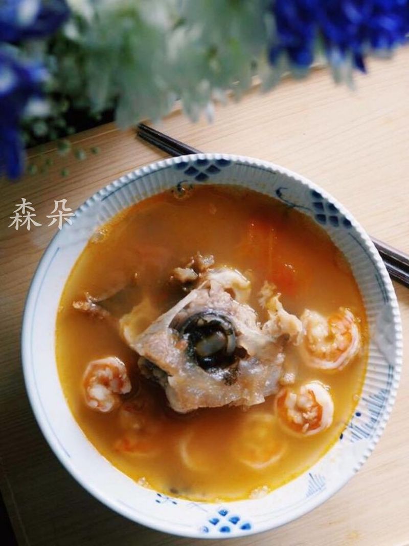 初秋暖胃湯品:番茄鮮蝦魚頭湯