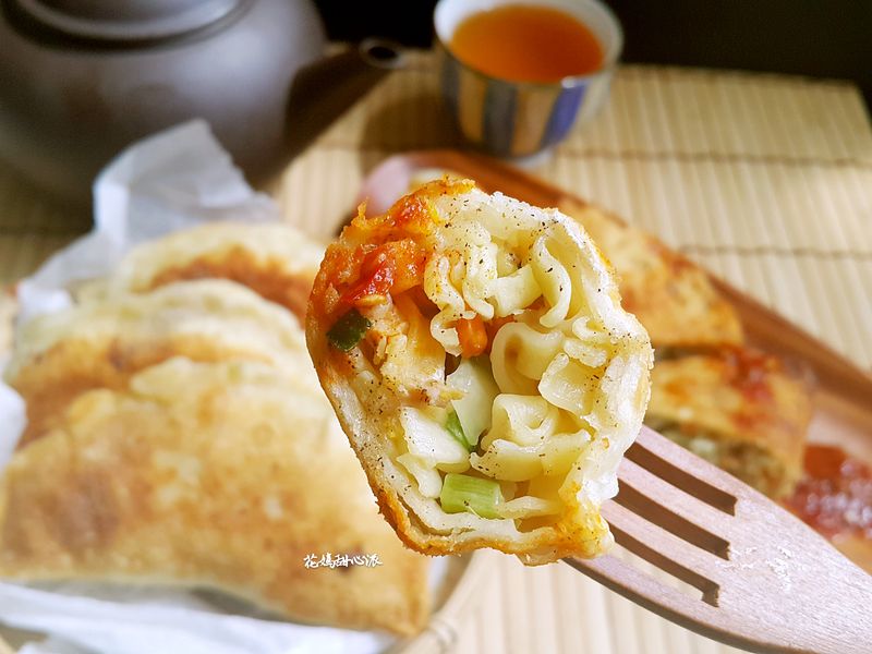 泡麵韮菜盒子