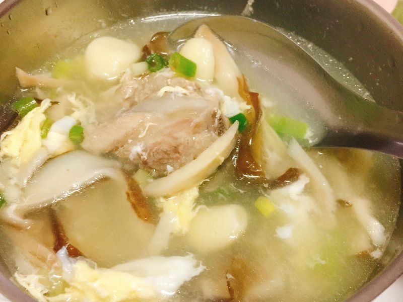 蒜頭排骨菇菇湯