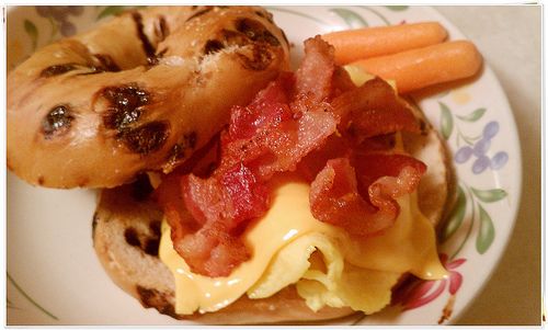 鹹牙齒: 培根蛋貝果　Bagel with bacon and egg