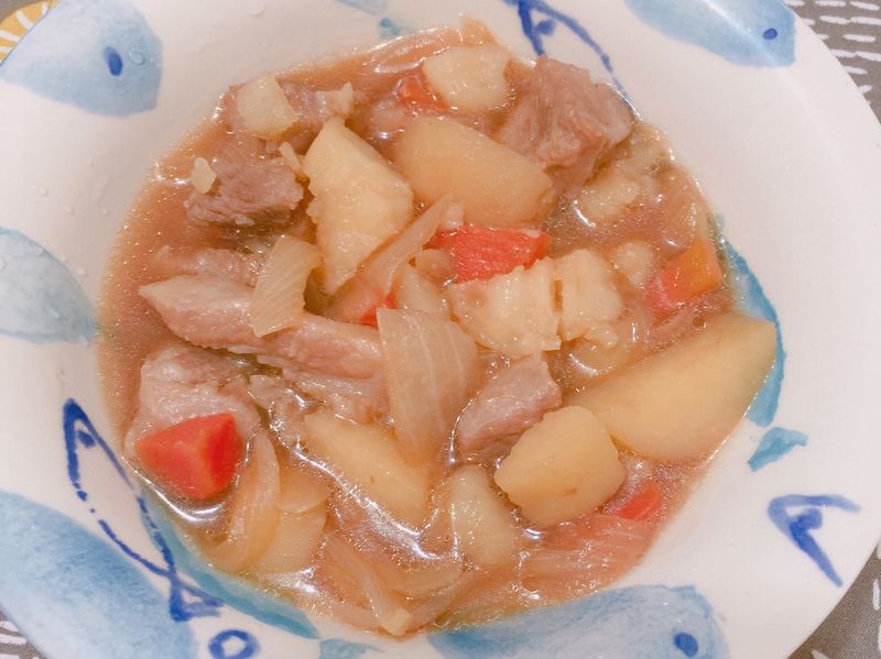 用鑄鐵鍋做～馬鈴薯燉肉🐷