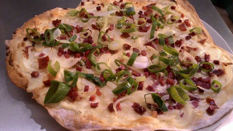 火焰薄餅(Flammkuchen)