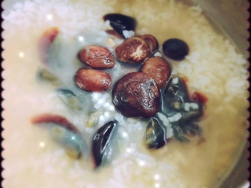 【香菇皮蛋粥】