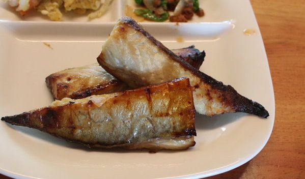 白煮蛋塩麹漬、鯖魚塩麹漬