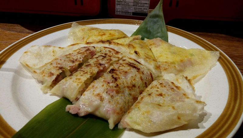 鮪魚香腸薄餅