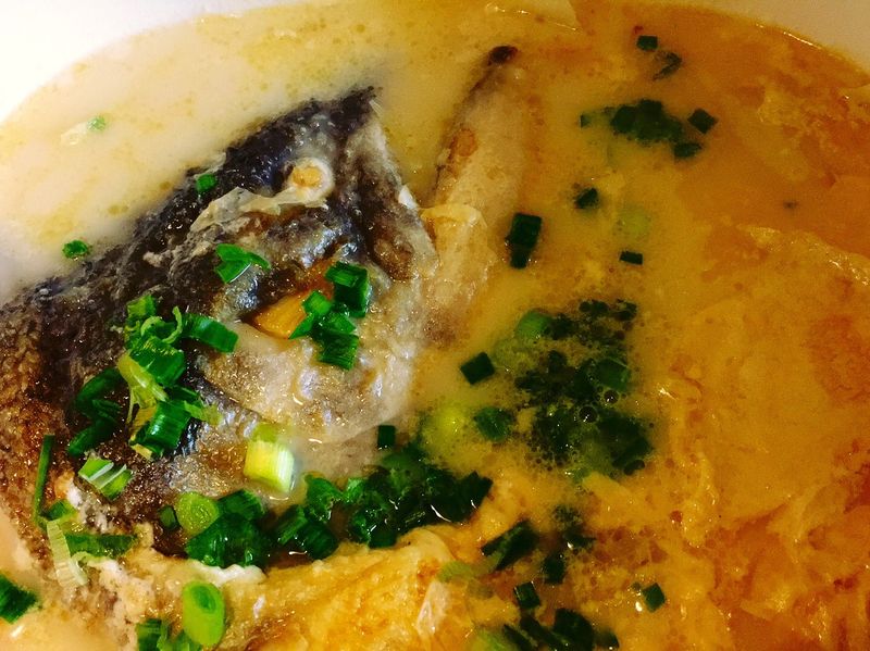 鮭魚頭豆皮白菜鍋