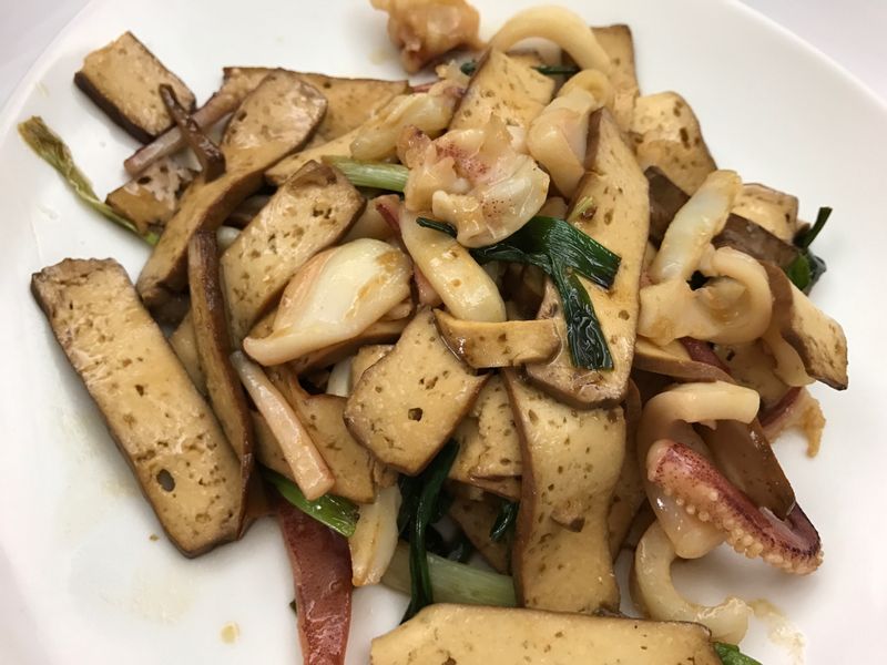 蔥爆魷魚炒豆乾