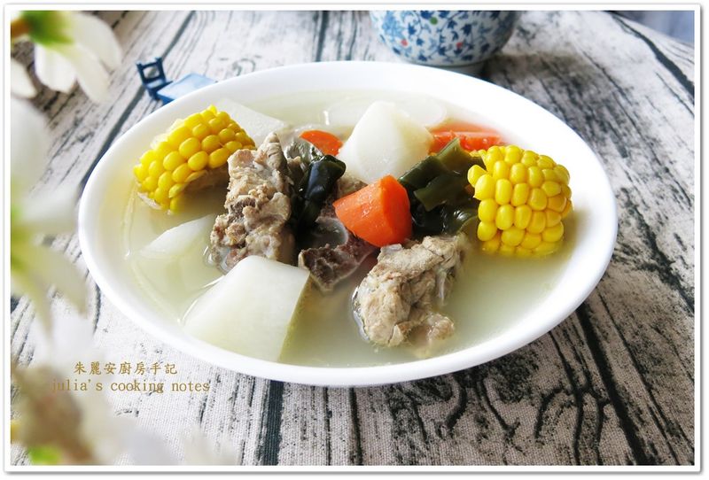 [玉米蘿蔔昆布排骨湯]鮮美家常湯品
