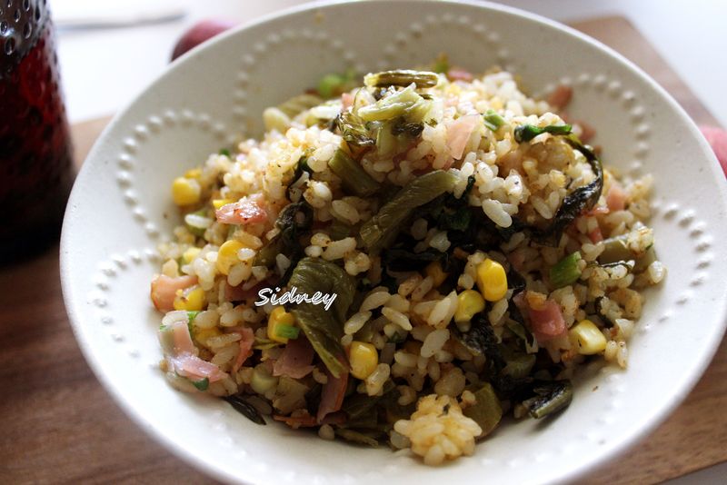 簡單炒出清爽又粒粒分明的炒飯-酸菜炒飯