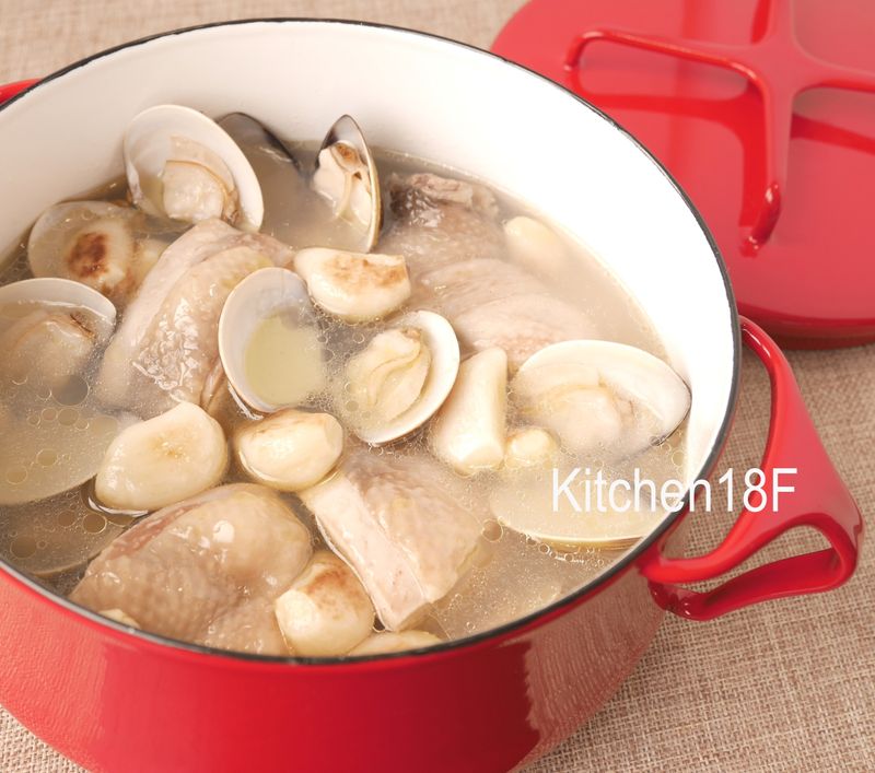 蛤蜊蒜頭雞湯_電鍋料理 湯頭濃郁秘訣