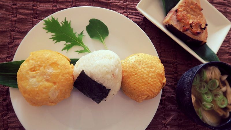 【醬油鰹魚風味】日式蛋皮飯糰