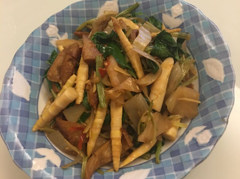 酸菜炒麵腸