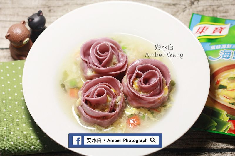 玫瑰花餃海鮮濃湯