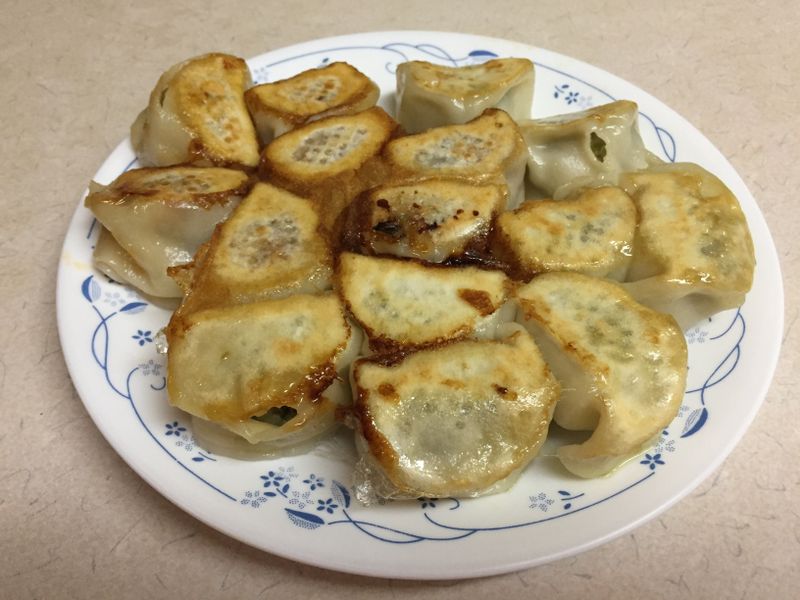 偷吃步煎餃[華師父水餃]