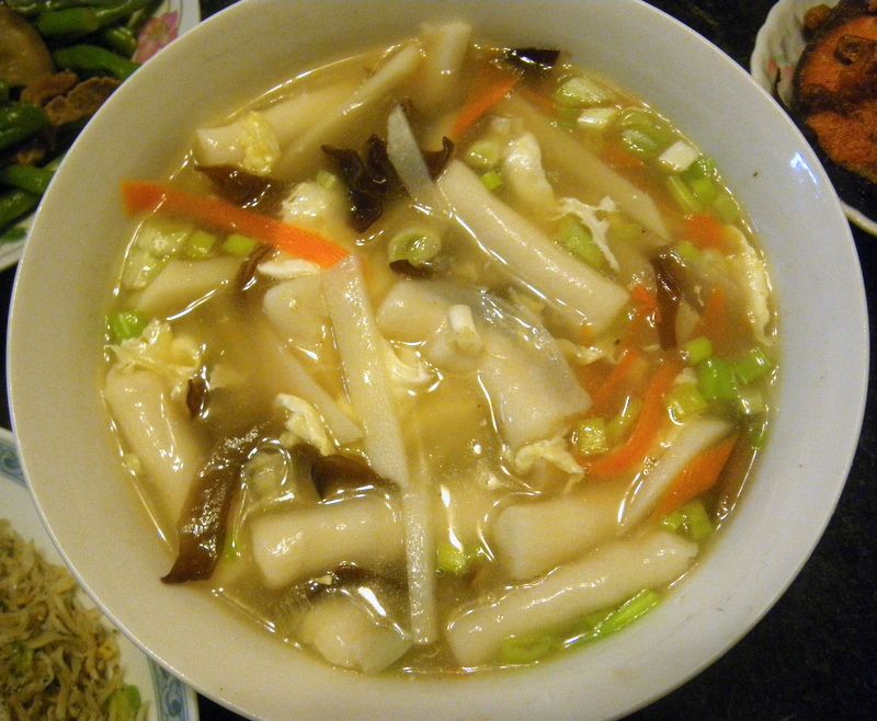 酸辣花枝餃湯
