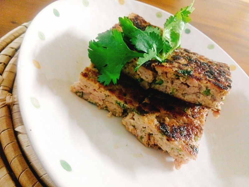 香菜豬肉餅一超簡單，白飯小偷