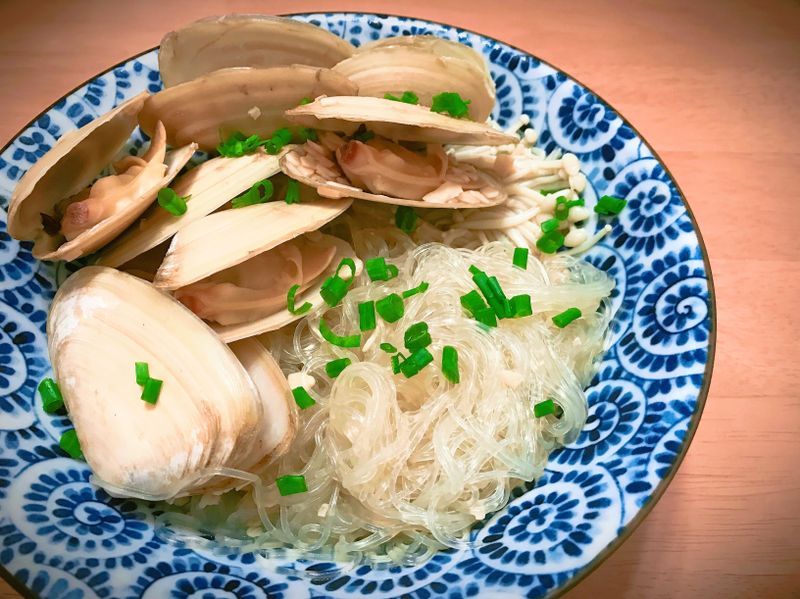 《蒜蓉白洒煮蚌》