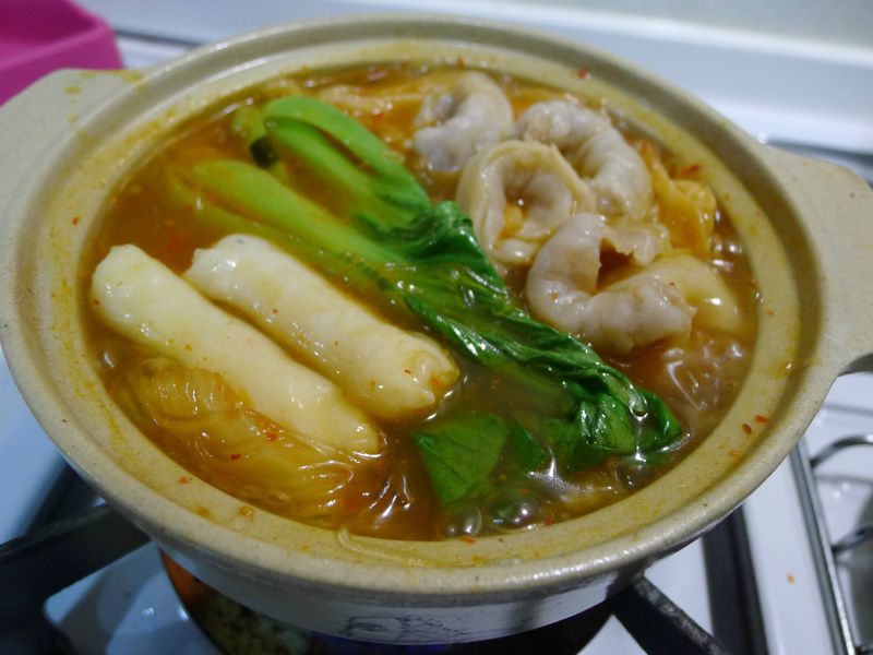 品靚上菜-桂冠魚餃花枝餃泡菜鍋