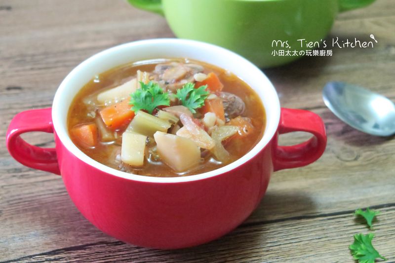 香草蔬菜牛肉湯 用電鍋燉湯簡單又方便