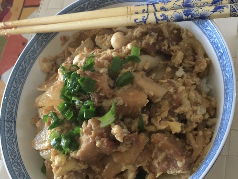 營養滿分的-炸雞親子丼