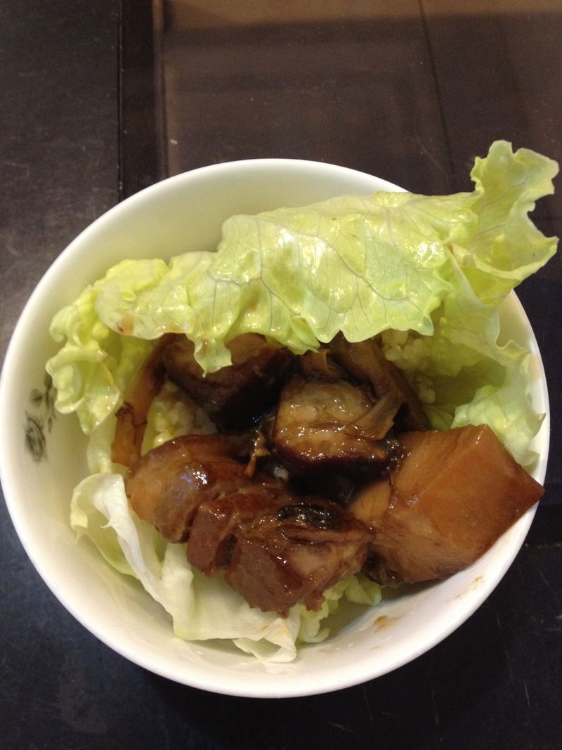 今日午餐: 滷五花肉雜糧飯