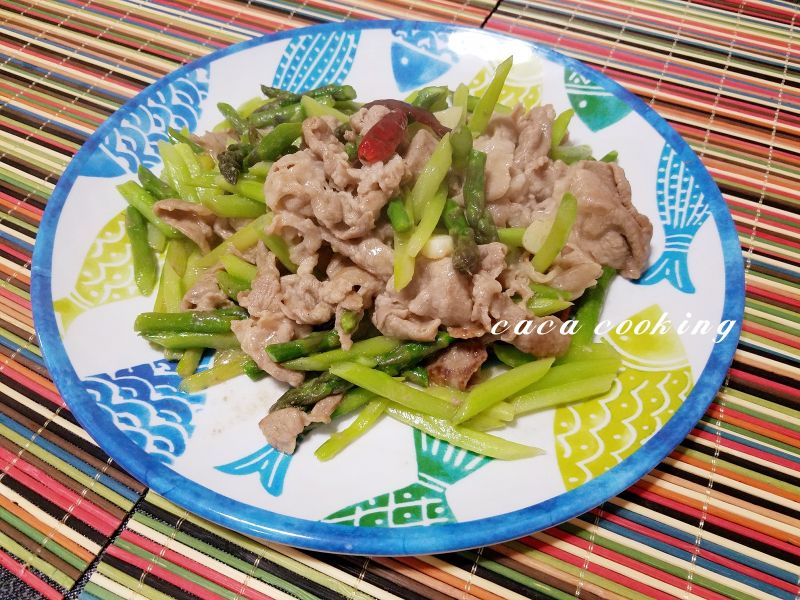 綠蘆筍炒豬肉片