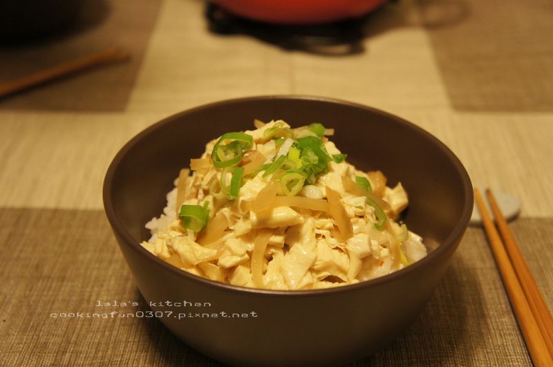 榨菜豆皮蓋飯