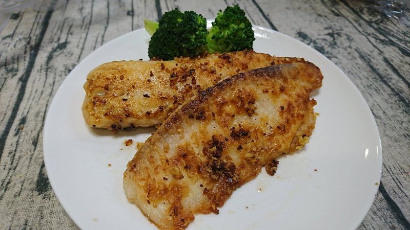 【奶油蒜香鯛魚排】在家享受鐵板燒香煎魚排