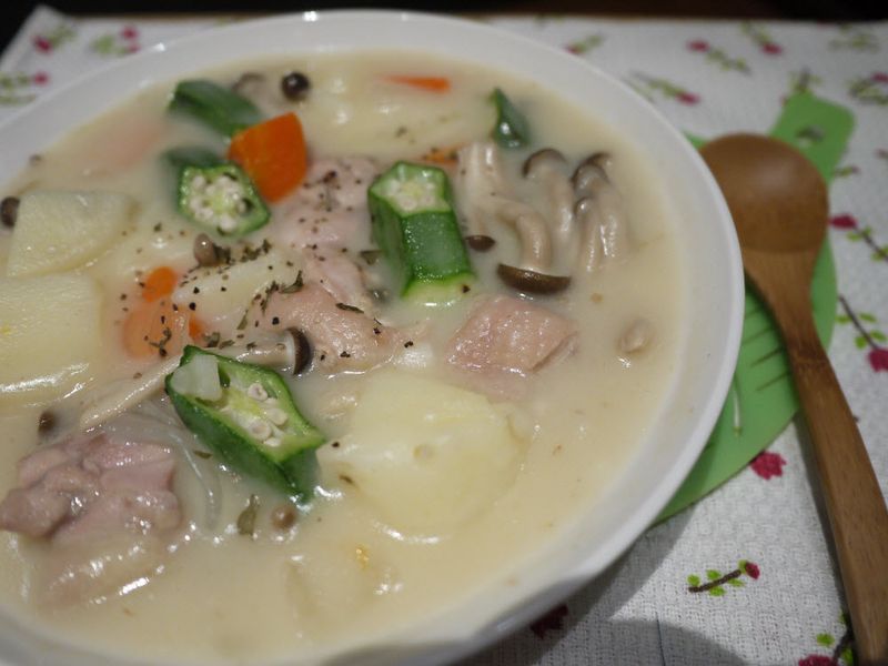 【深夜食堂】雞肉秋葵「奶油燉菜」(鶏肉とオクラの"クリームシチュー")