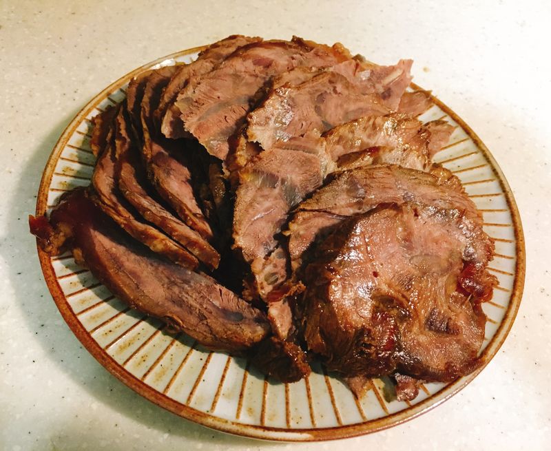 懶人家常料理-鑄鐵鍋滷牛腱(免滷包)