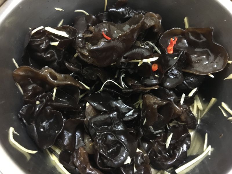 涼拌木耳