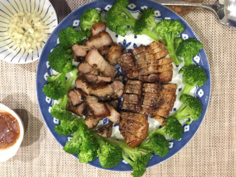 烤箱料理—烤鹹豬肉(附沾醬作法)