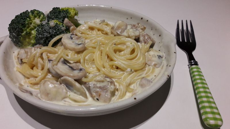 奶油白醬雞肉義大利麵