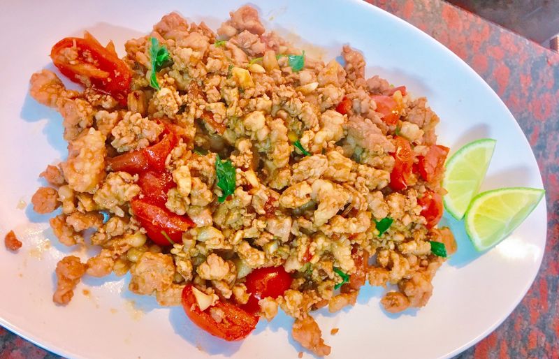 餐桌上的人妻料理*泰式改良打拋豬。