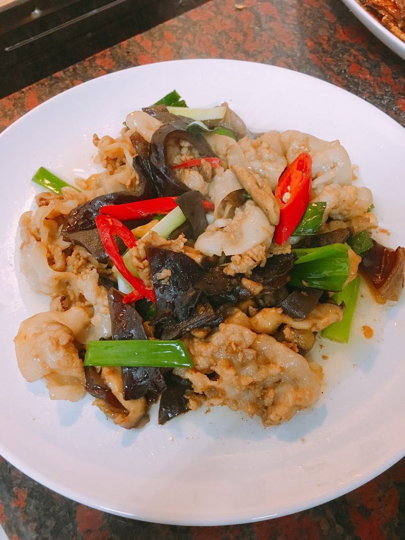 餐桌上的人妻料理*五花肉與黑木耳的邂逅。