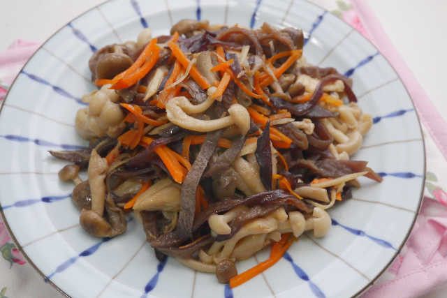 鮮菇木耳絲