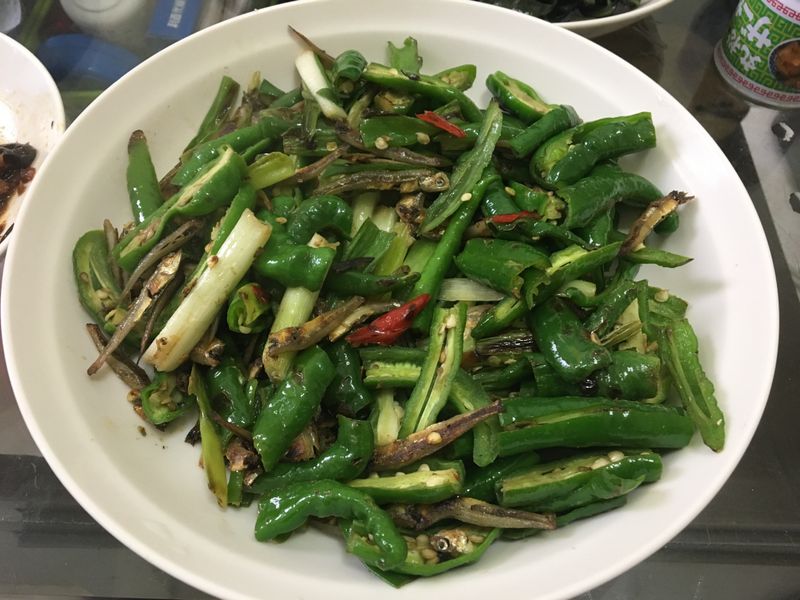 糯米椒炒小魚