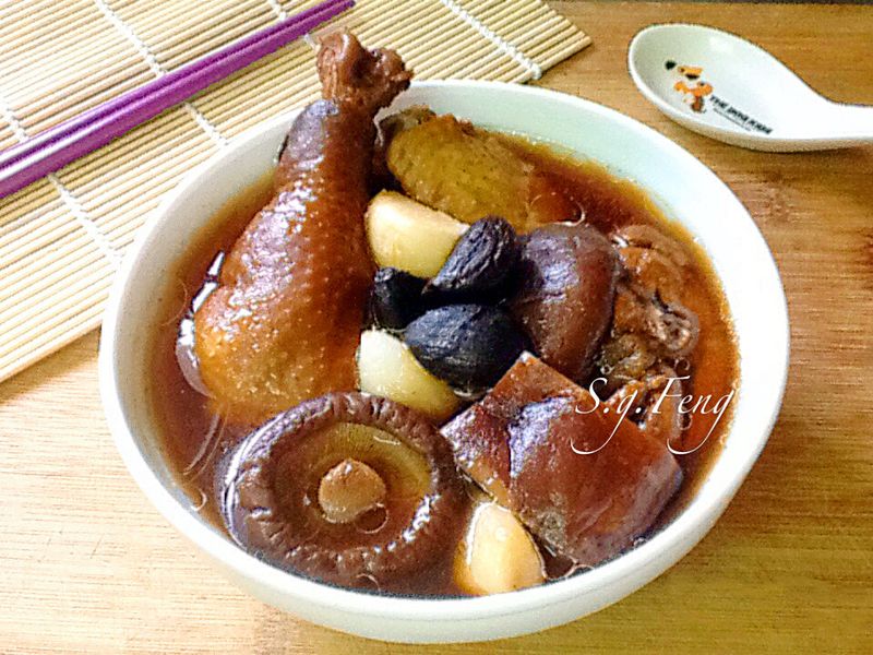 黑蒜香菇雞湯