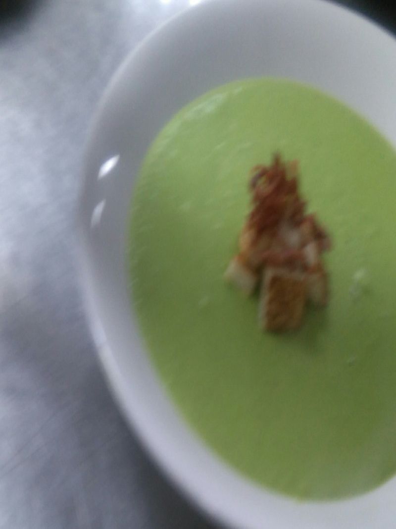青豆仁漿湯附麵包丁