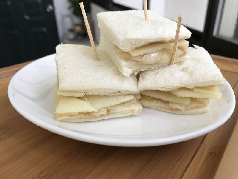 西式小點心-香蕉蘋果佐寶寶爽三明治