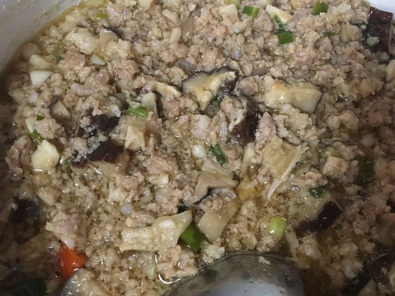 肉燥香菇醬（白飯澆兩勺～對味！）