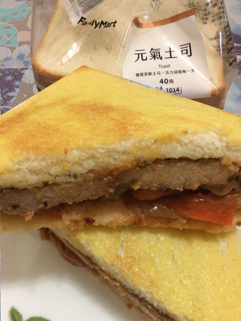 泡菜豬排三明治